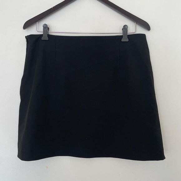 Djerf Avenue Must Have Mini Skirt in Black Size L - Picture 3 of 6